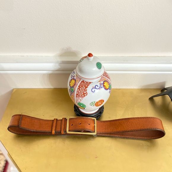 Banana Republic solid brass Buckle Italian Leather belt - Picture 3 of 8